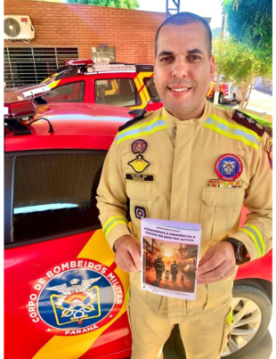 Foto do escritor e major dos bombeiros de Paraná Murilo Sinque.