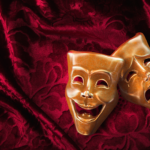 Fotos ilustrativas de duas máscaras de teatro.