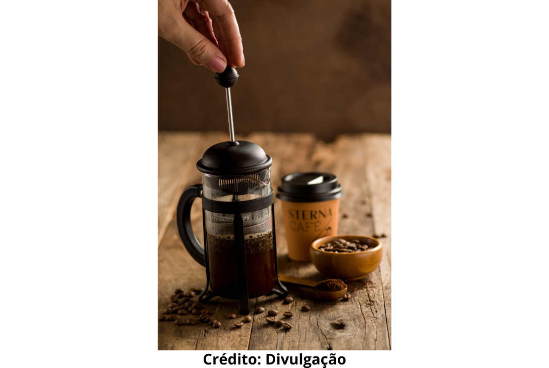 Foto de uma cafeteira French Press da Sterna Café.