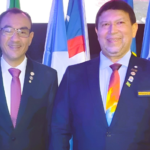 Foto do atual e do novo governador do Distrito 4510 do Rotary International.