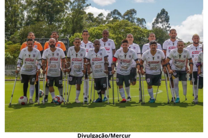 Foto da equipe de futebol de amputados do Corinthians Mogi.