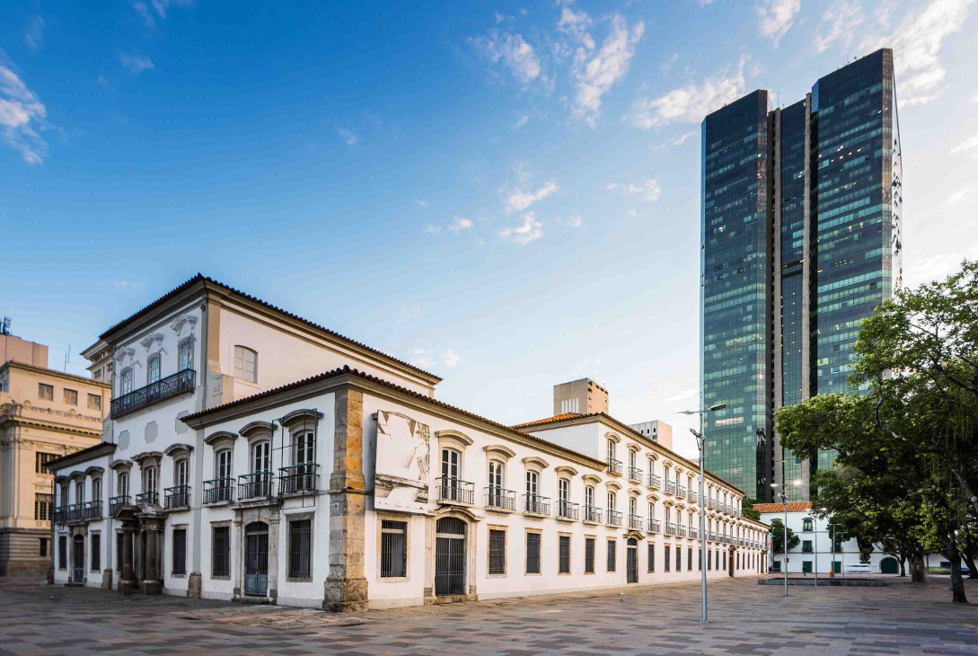 Foto da fachada do Paço Imperial no Rio de Janeiro;