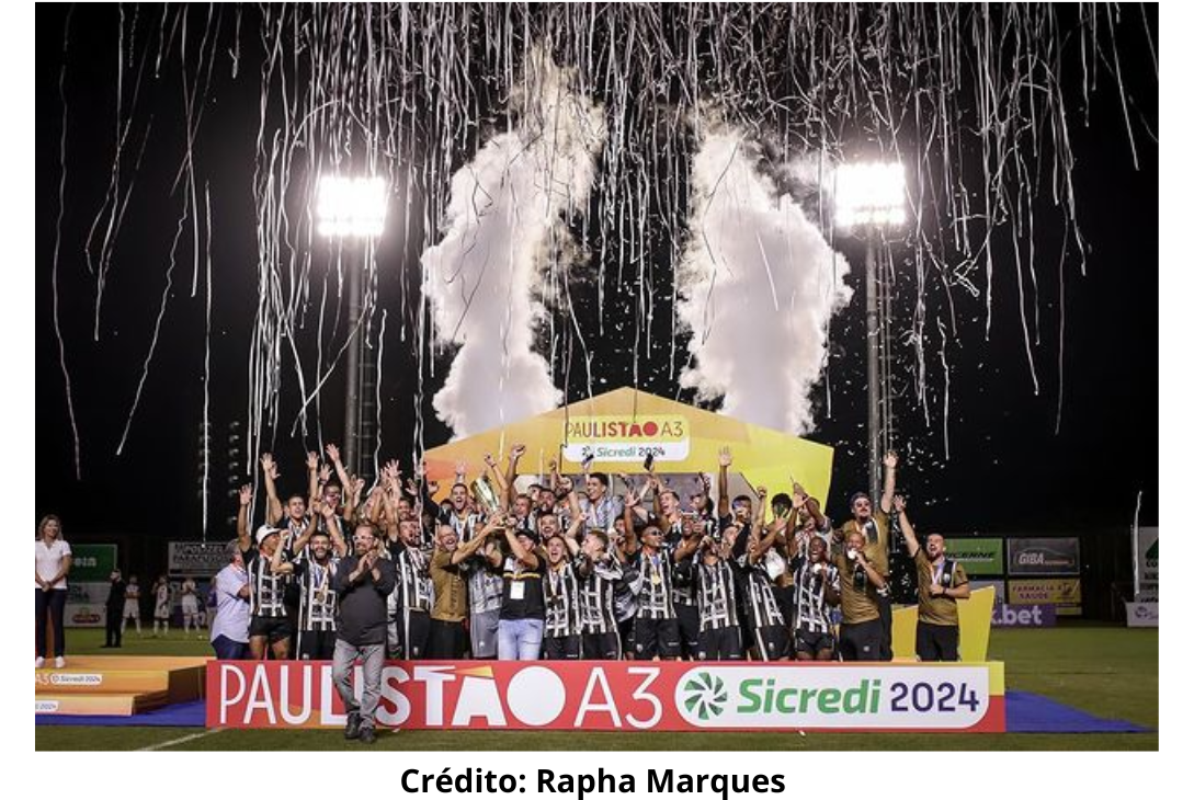 Foto do elenco e comissão diretora do Clube Atlético Votuporanguense.