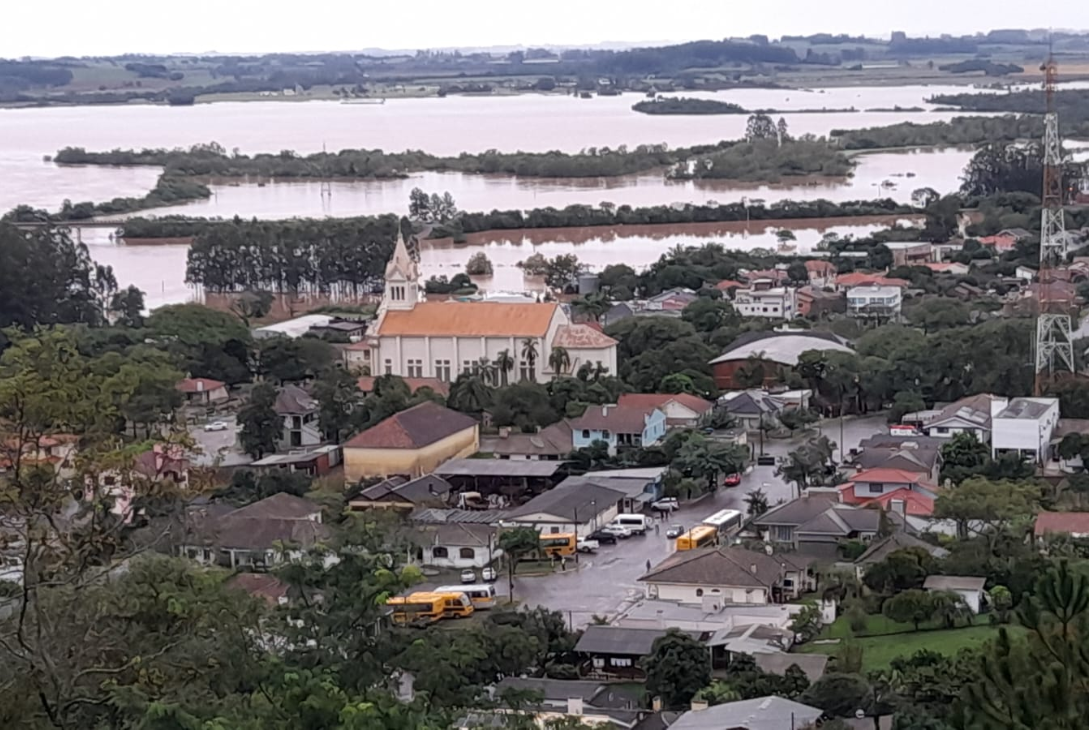 Imagem de cidade alagada do RS.