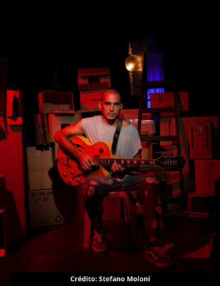 Foto de apresentação musical de João Gurgel.