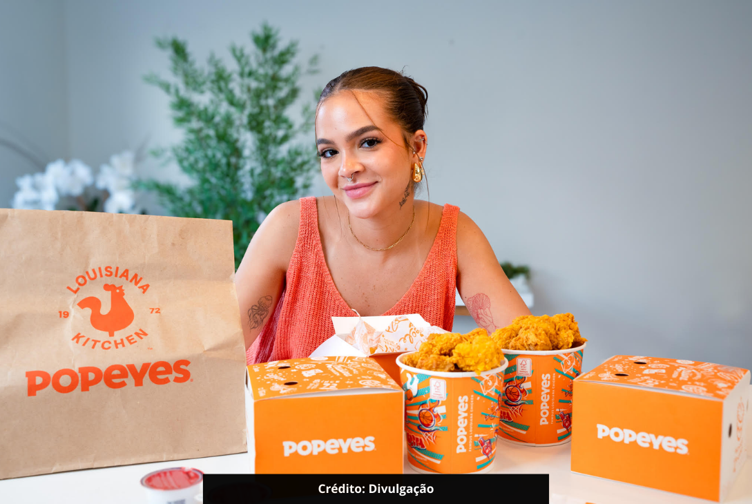 Foto da atriz Mel Maia participando de um vídeo-ação da Popeyes.