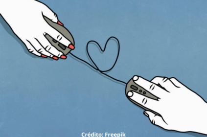 Ilustração de duas mãos segurando mouses e o fio em formato de coração.