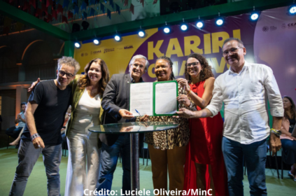 Foto da ministra da cultura Margareth Menezes no lançamento do Programa Kariri Criativo.