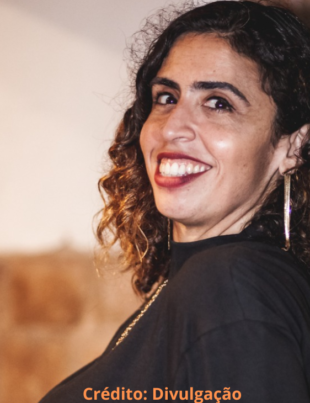 Foto da cantora Raphaella Souza.