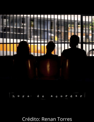 Capa do single hora de acordar de Clara Castro.