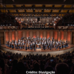 Foto de uma orquestra se apresentando no Festival de Inverno de Campos do Jordão.