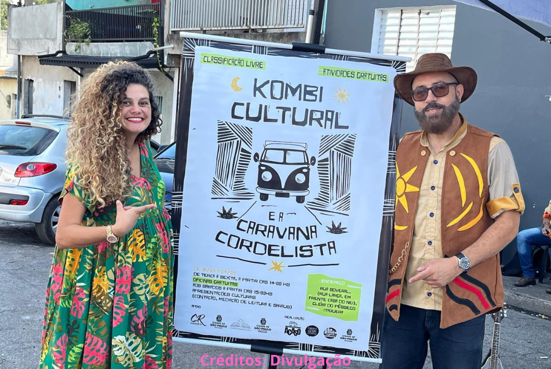 Foto dos fundadores do projeto Kombi Cultural e a Caravana Cordelista.