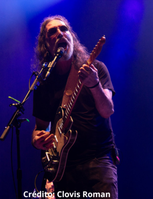 Foto de Lobão em show em Curitiba.