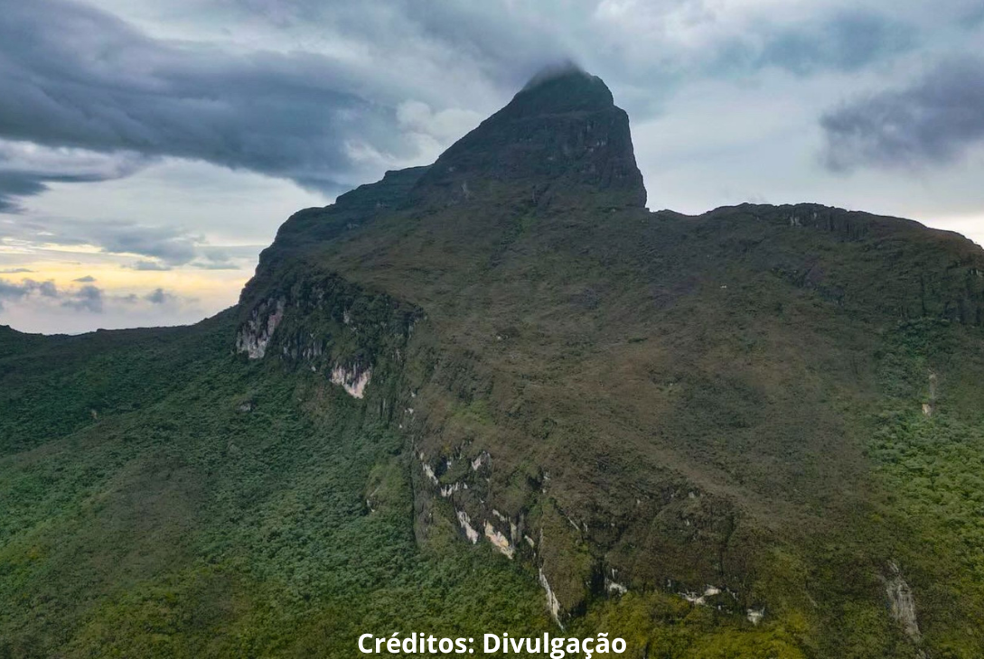 Foto do Pico da Neblina.