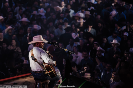 Foto do show do cantor Cody Johnson na 69ª Festa do Peão de Barretos.