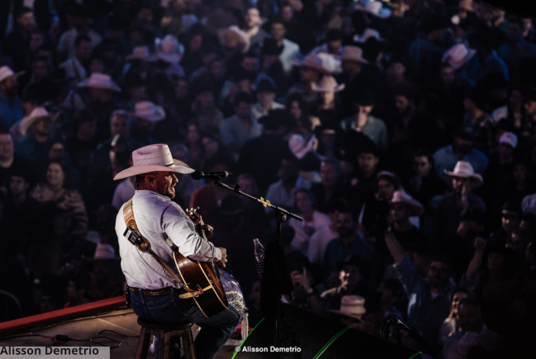 Foto do show do cantor Cody Johnson na 69ª Festa do Peão de Barretos.