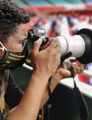 Foto do fotógrafo cego João Maia.