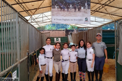 Foto dos atletas sorocabanos que participaram do Campeonato Brasileiro de Escolas de Hipismo 2024.