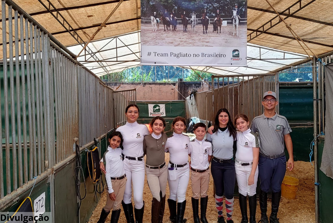 Foto dos atletas sorocabanos que participaram do Campeonato Brasileiro de Escolas de Hipismo 2024.