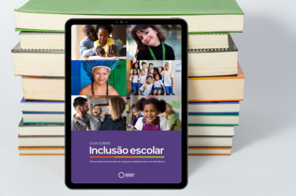 Imagem-montagem com capa do Guia sobre inclusão escolar — Orientações para famílias de crianças e adolescentes com deficiência.