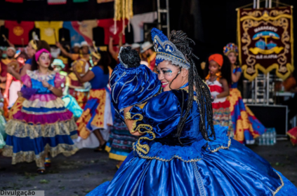 Foto de apresentação do Maracatu Ilê Aláfia, atração do domingo no Museu.