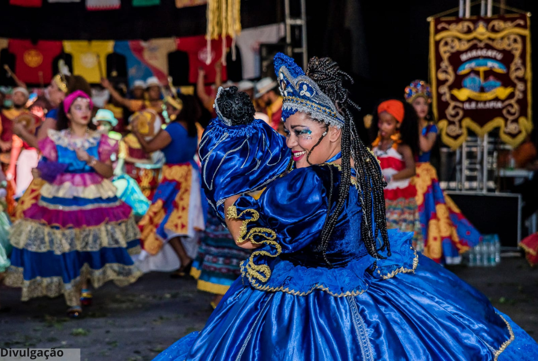 Foto de apresentação do Maracatu Ilê Aláfia, atração do domingo no Museu.