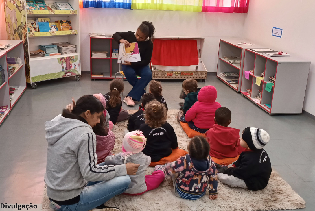 Foto do projeto Pequenos Leitores, uma iniciativa conjunta da FTD Educação e da Roda Educativa.