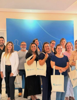 Foto da equipe da nova clínica pediátrica em Sorocaba.