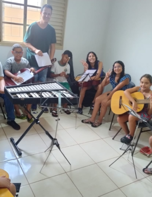 Alunos do Projeto Guri de Ouroeste.