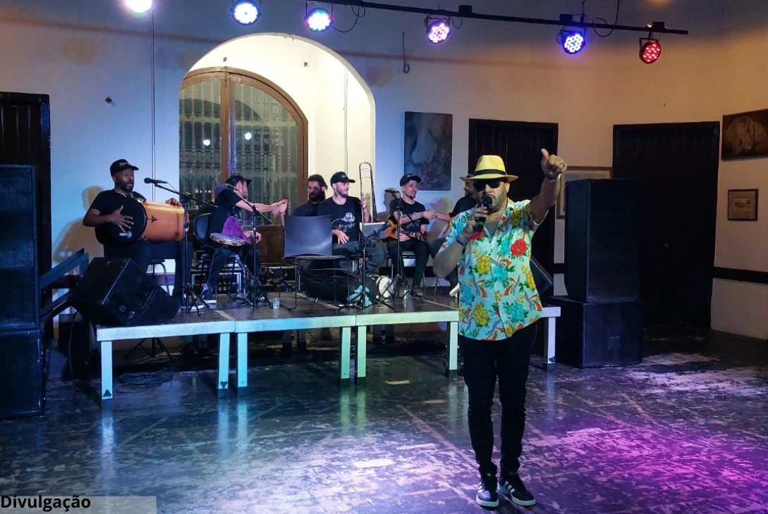 Show do cantor Sérgião com a banda Negro Luxo em Santo Amaro.
