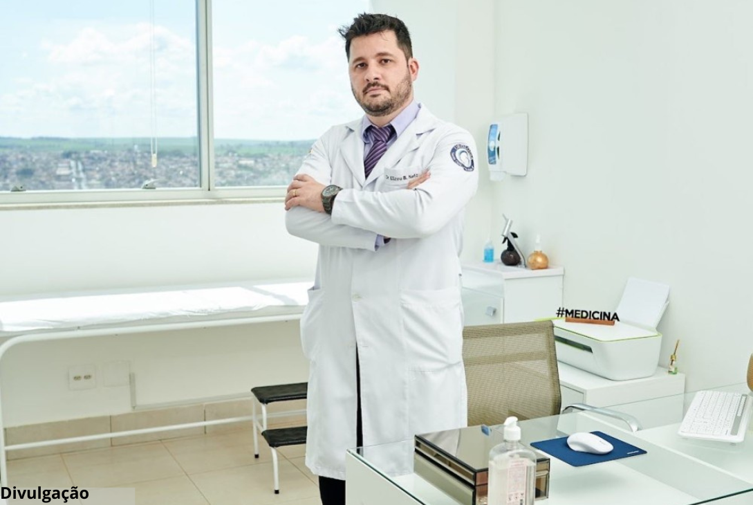 Foto do Dr. Elizeu Bernabe Neto, urologista e especialista em câncer urológico