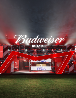 Foto do Estande Budweiser criado para o Lolla BR 2025.