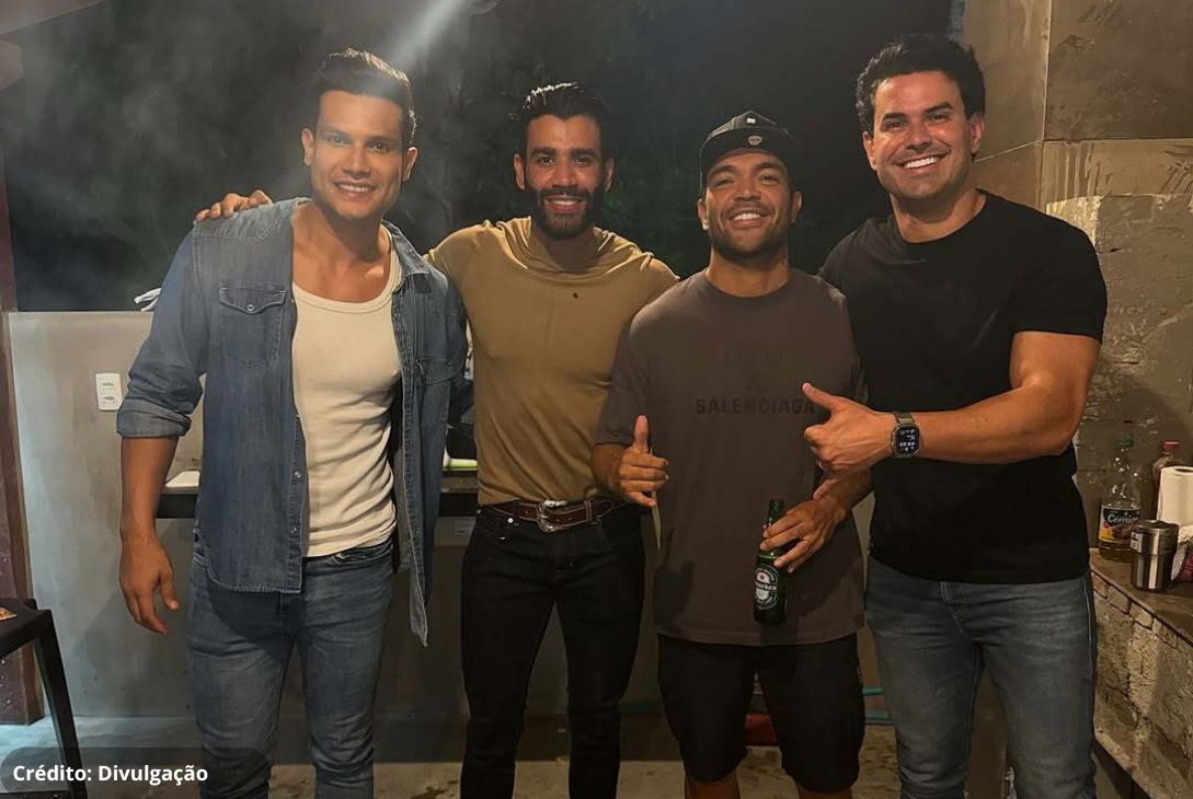 Foto do cantor Gusttavo Lima com os cantores sensações do arrocha: Thiago Brava, Israel Novaes e Gabriel Gava.