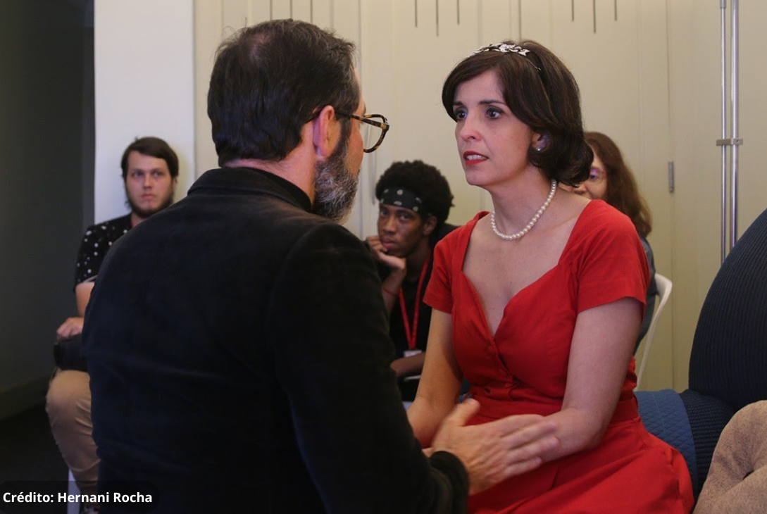 Foto da cena do espetáculo Traição.