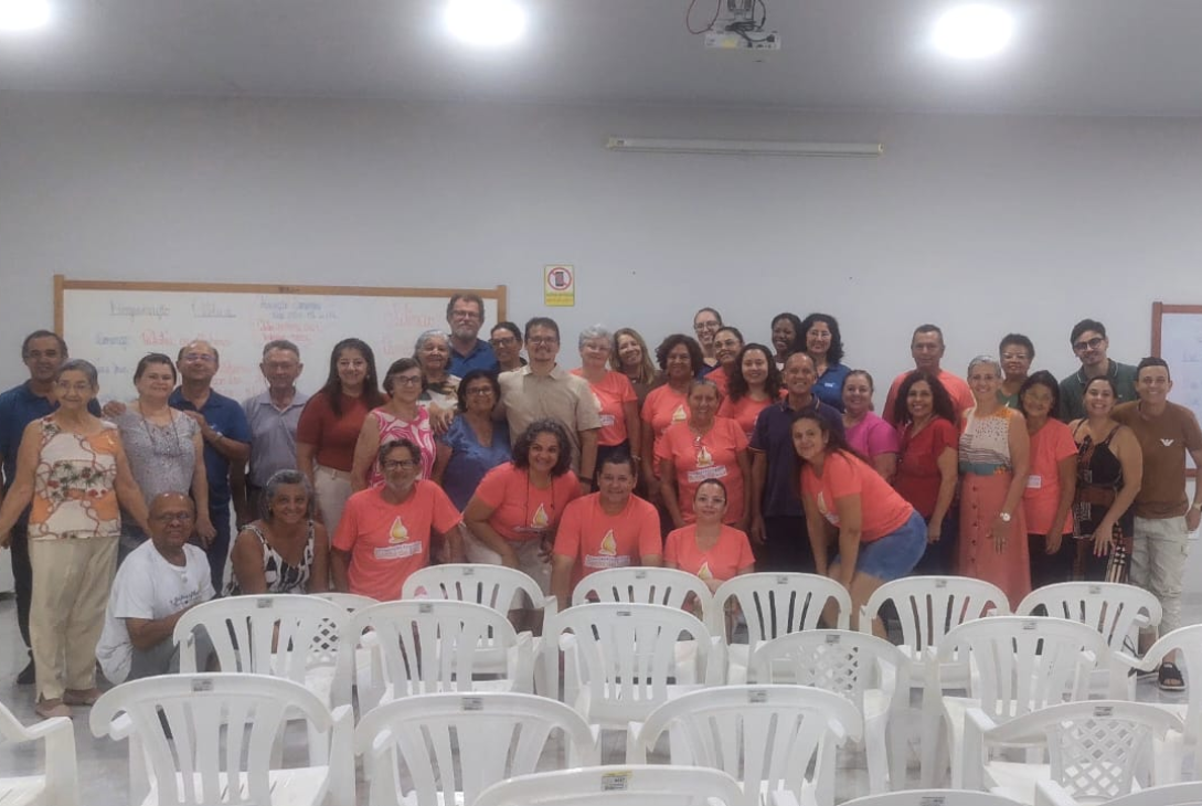 Grupo reunido na Centro espírita Gotas de Luz durante o seminário espírita.