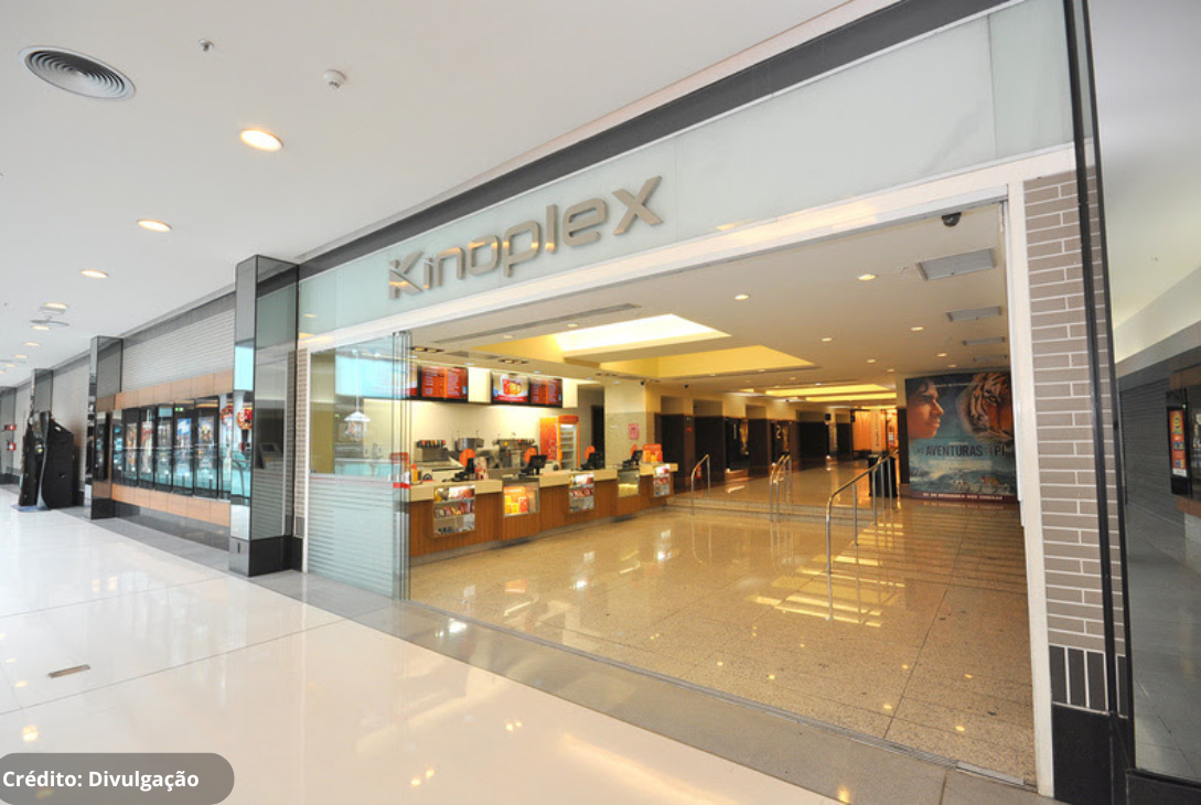 Foto da fachada da Kinoplex de um shopping.