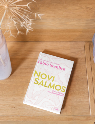 Foto-montagem do livro NoviSalmos.