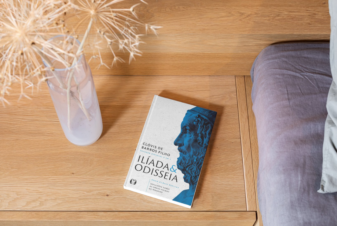 Imagem-montagem com capa do livro Ilíada & Odisseia.