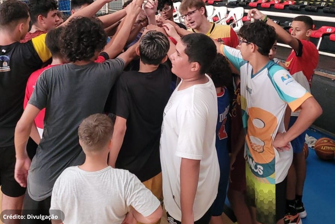 Foto de alunos do projeto Sorocaba Basquete.