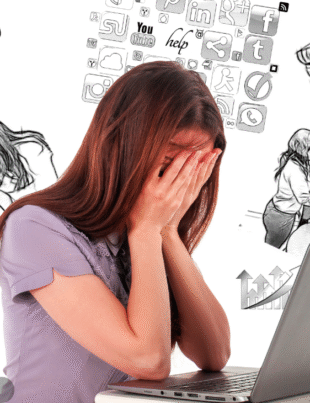 Imagem ilustrativa de uma mulher esgotada no computador e no fundo branco ilustrações do cotidiano de uma mulher moderna.
