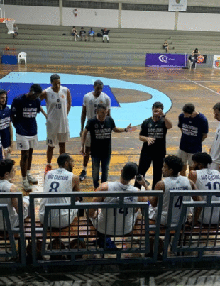 Foto da partida entre o Associação Atlética São Caetano e o AOBE/SMEL — Basquete Catanduva