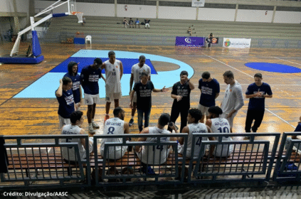 Foto da partida entre o Associação Atlética São Caetano e o AOBE/SMEL — Basquete Catanduva