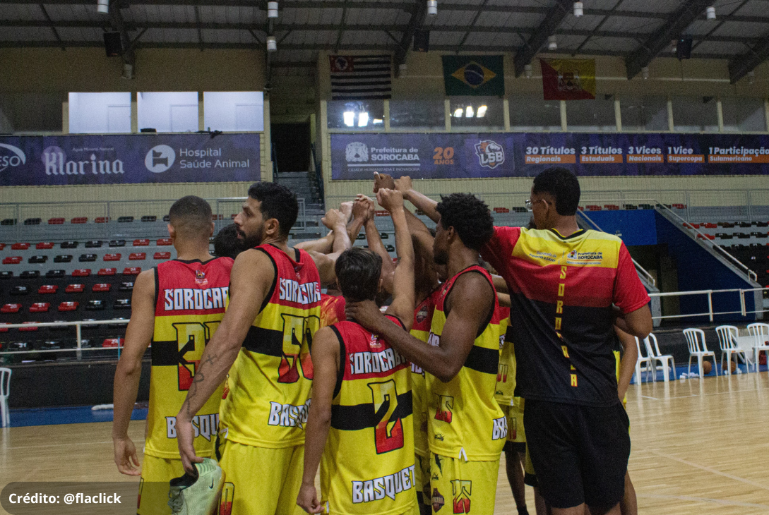 Foto da partida entre o Sorocaba Basquete e o Basquete Avaré.