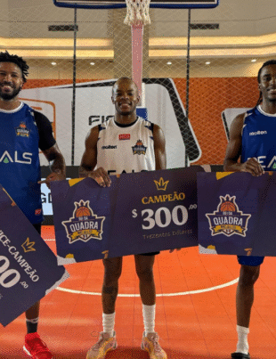 Foto dos vencedores da categoria masculina no Circuito Rei da Quadra Internacional Reals 2025.