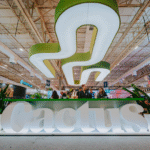 Foito da Cactus Gaming no evento internacional.