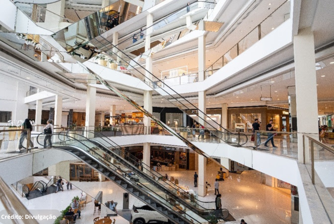 Foto do shopping Iguatemi S.A. visto por dentro.