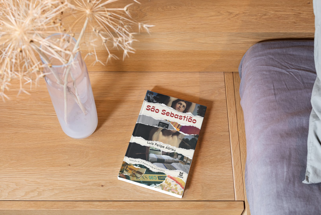 Foto-montagem com a capa do livro São Sebastião