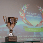 Foto do troféu da Startup World Cup 2025.