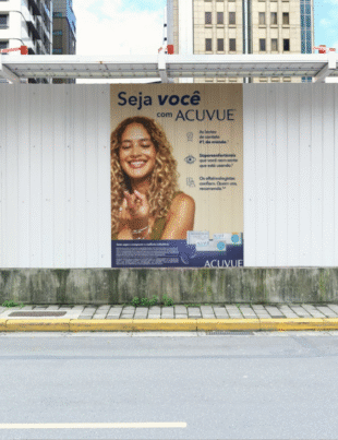 Montagem com banner de divulgação da campanha.