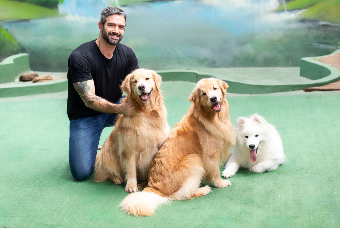 Foto de André Faim, empresário e investidor no setor, fundador da Lobbo Hotels e da plataforma Trabalhe pra Cachorro.